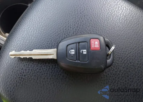 2015 Toyota Rav4 Xle z USA, uszkodzony, nr VIN JTMRFREV1FD170867